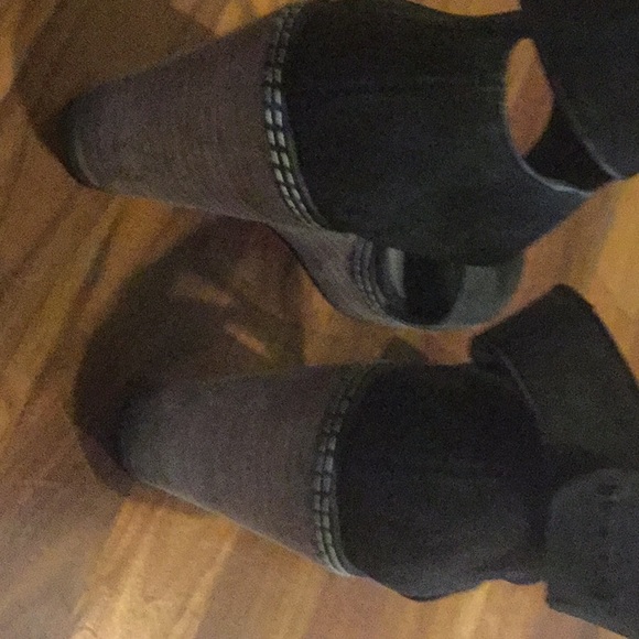 Sandals - Picture 2 of 4